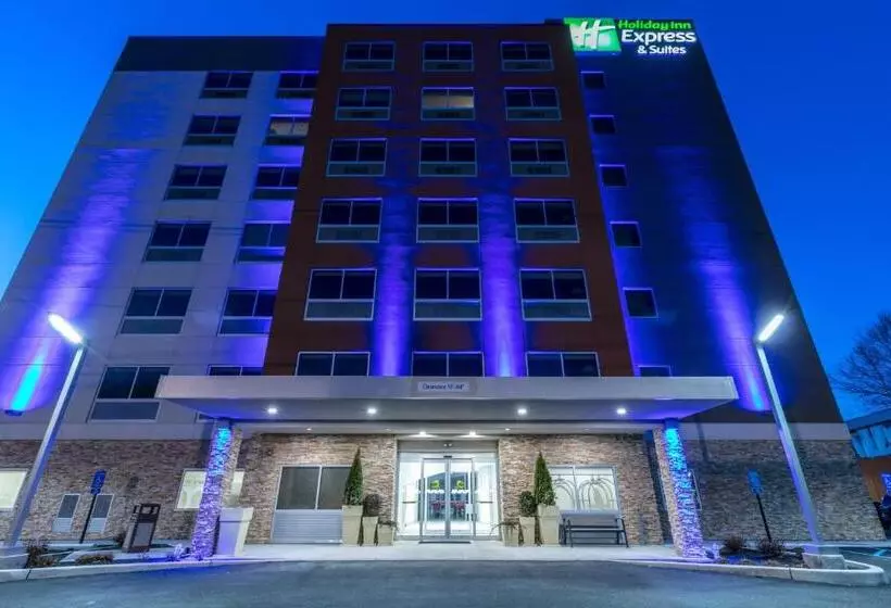 ホテル Holiday Inn Express & Suites Jersey City North   Hoboken, An Ihg
