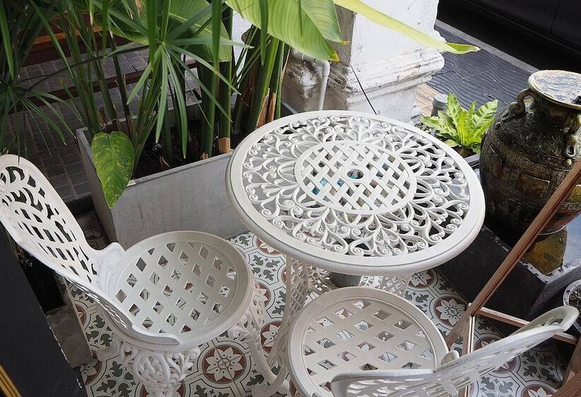 호스텔 Chino Town At Yaowarat Phuket Sha Plus