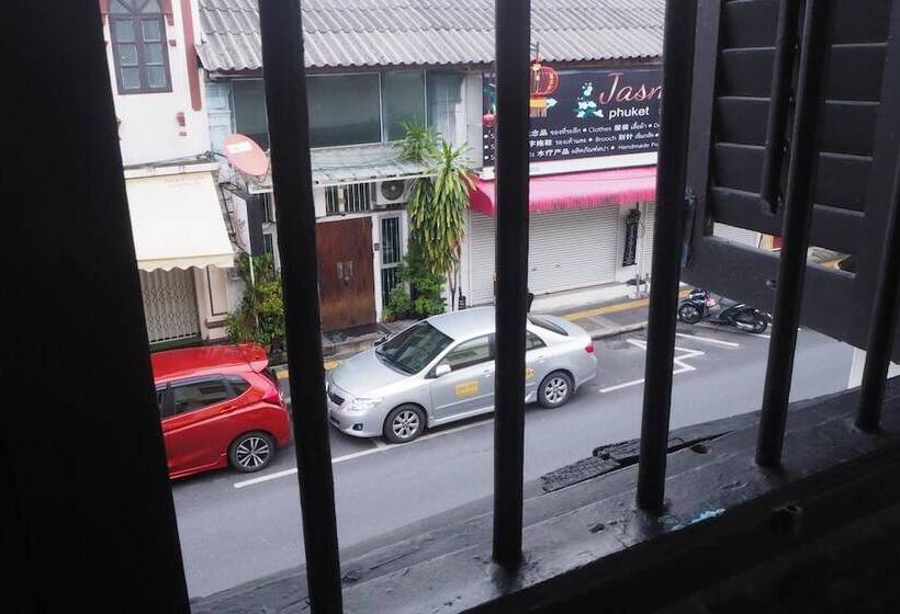 호스텔 Chino Town At Yaowarat Phuket Sha Plus