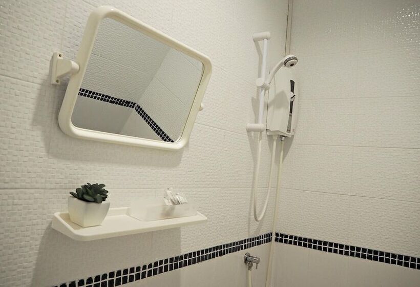 호스텔 Chino Town At Yaowarat Phuket Sha Plus