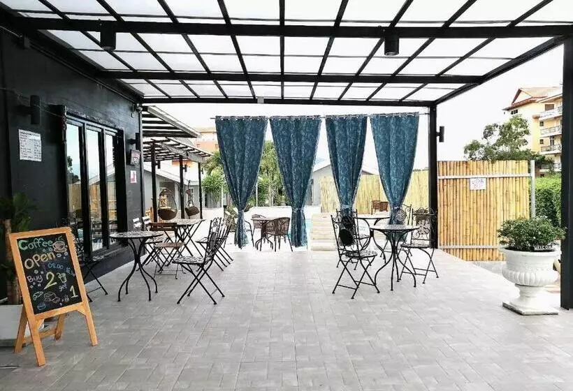 ホテル 1715 House & Caff Resort, Phuket