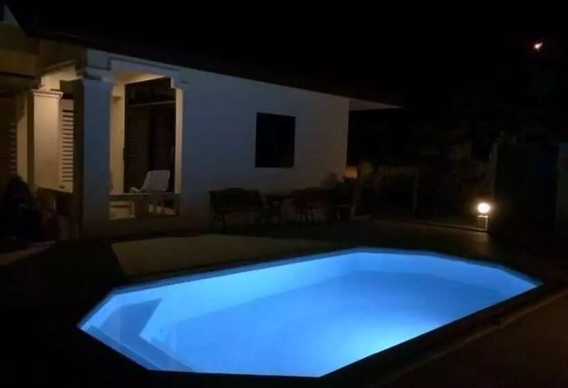 ホテル Bamboo Resort