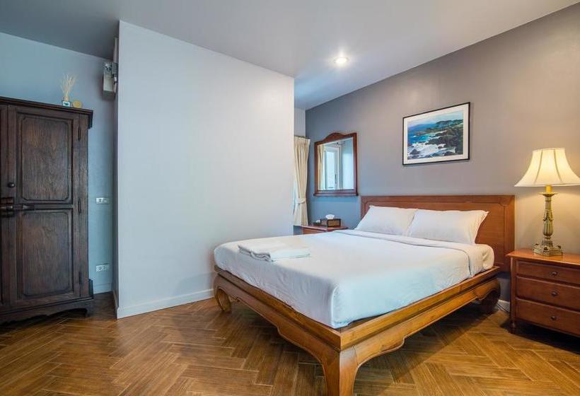 Hotel The Base Hua Hin