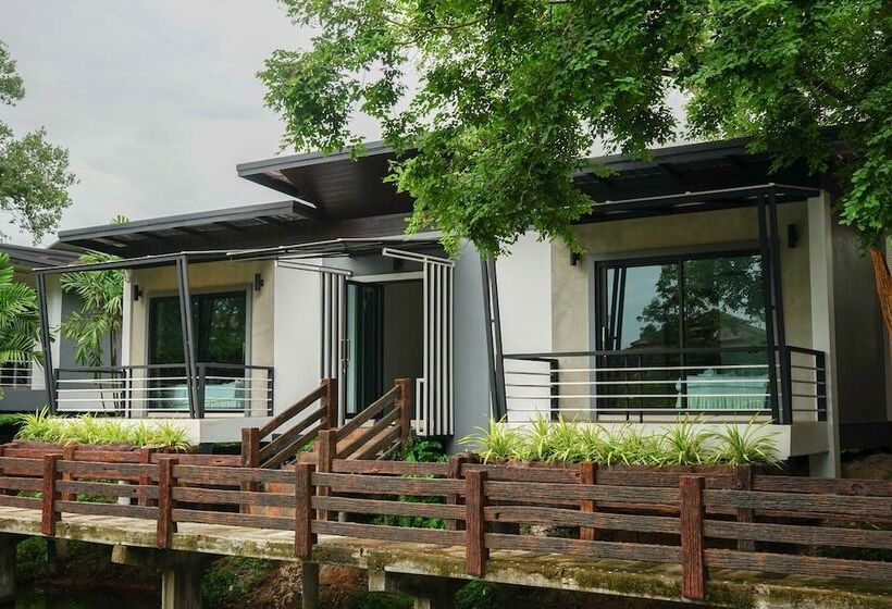 Nakhaburi Hotel & Resort