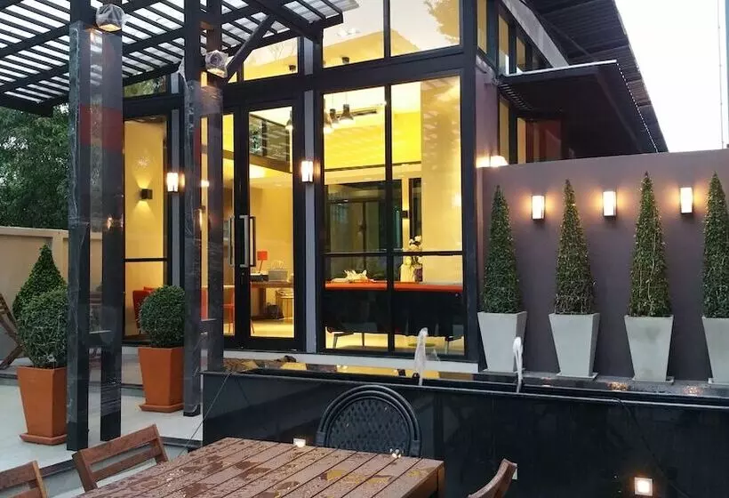 ホテル Woodroof Residence Rangsit