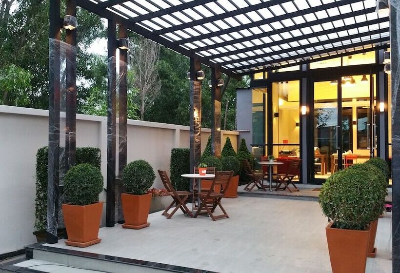 ホテル Woodroof Residence Rangsit