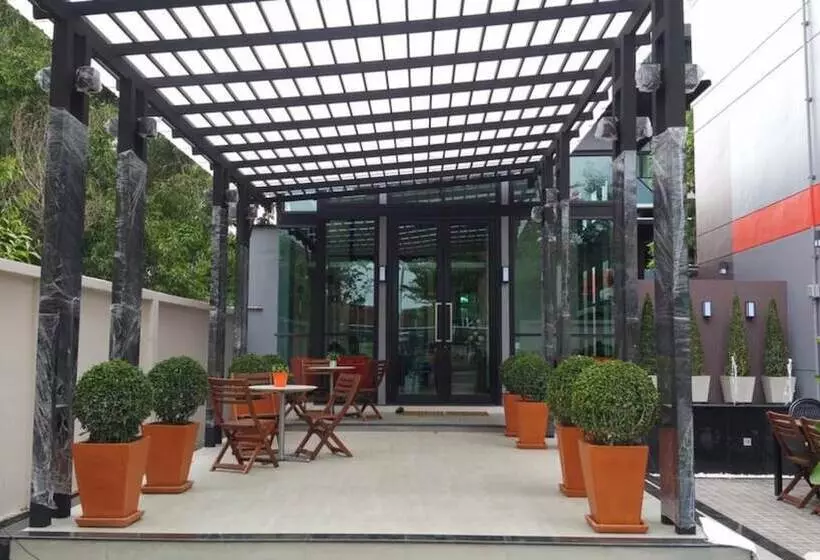 ホテル Woodroof Residence Rangsit