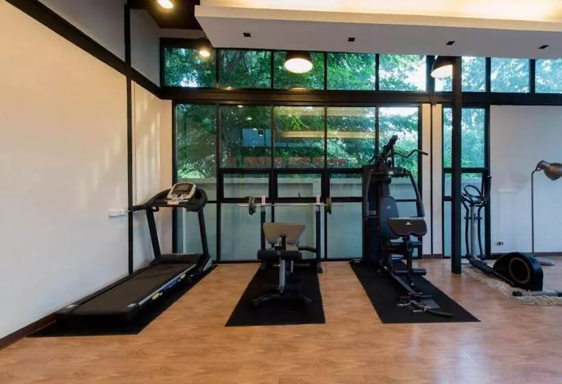 ホテル Woodroof Residence Rangsit