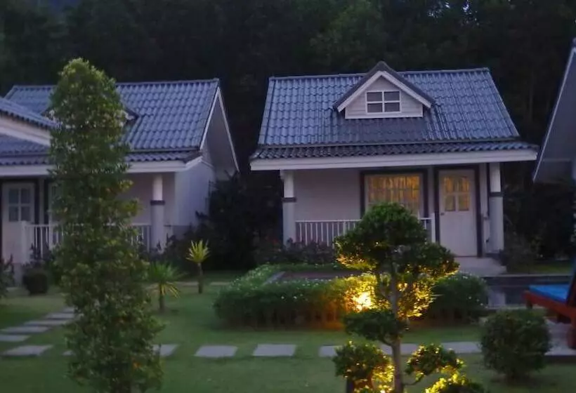 Suksompong Resort