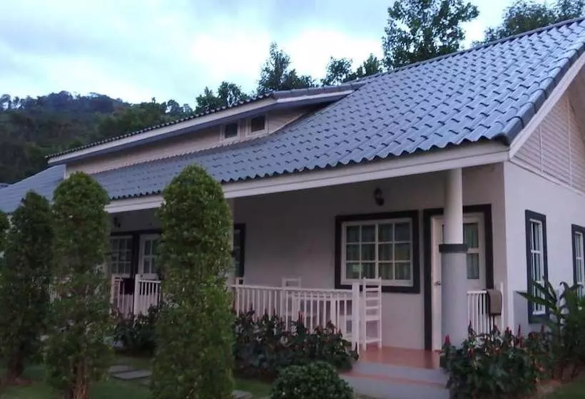 Suksompong Resort