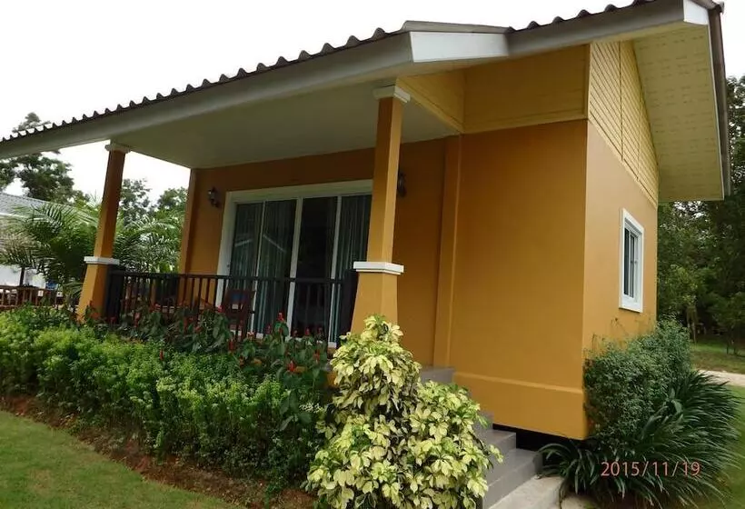 Suksompong Resort