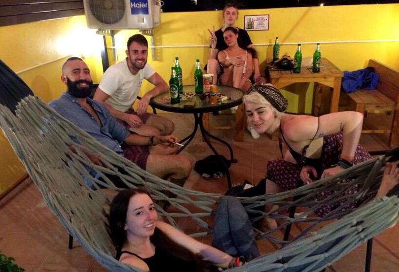 Thai Thai Hostel