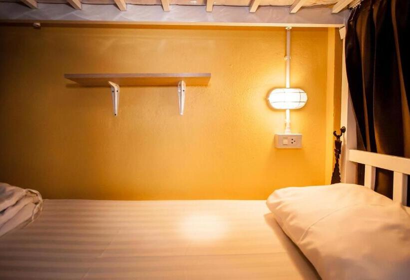 Thai Thai Hostel