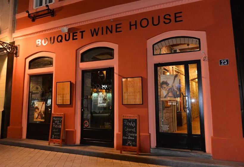 تختخواب و صبحانه Rooms Antique & Art Store