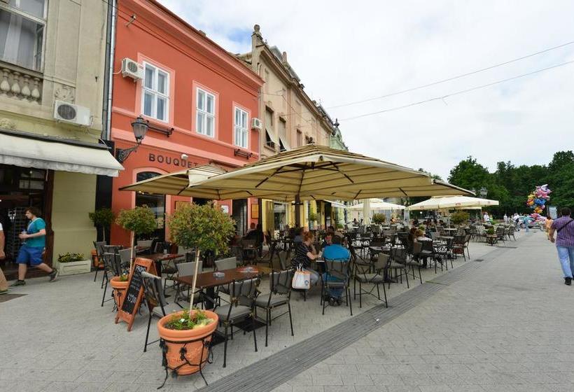 تختخواب و صبحانه Rooms Antique & Art Store