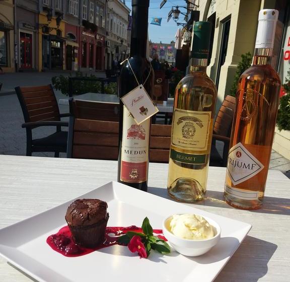 تختخواب و صبحانه Rooms Antique & Art Store