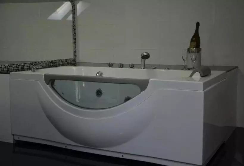 تختخواب و صبحانه Garni Hotel Plava Laguna