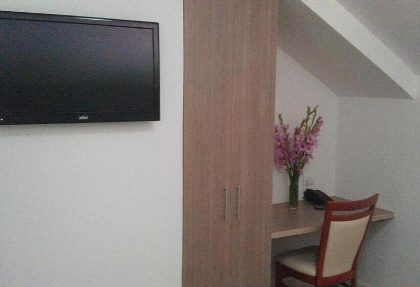 تختخواب و صبحانه Garni Hotel Plava Laguna