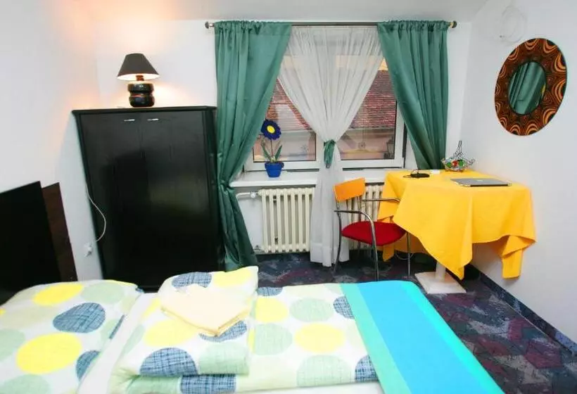 Hostel 021