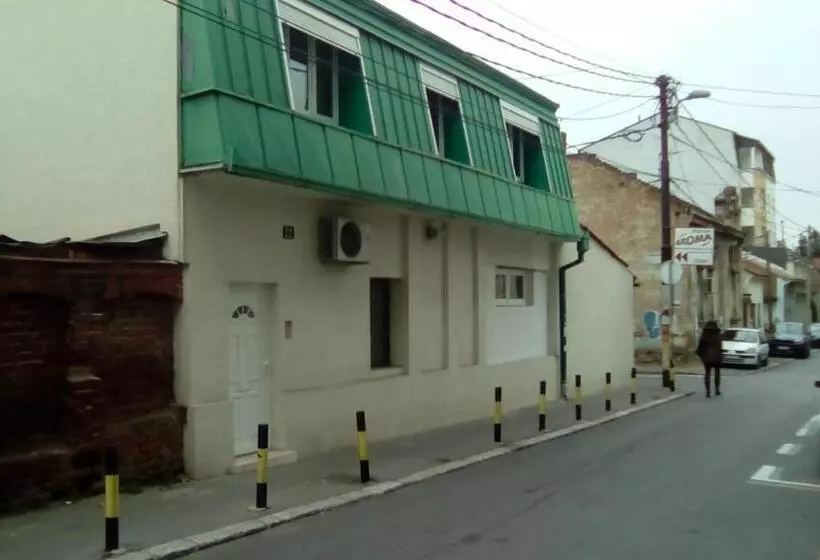 Hostel Jellostone