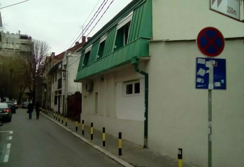 Hostel Jellostone