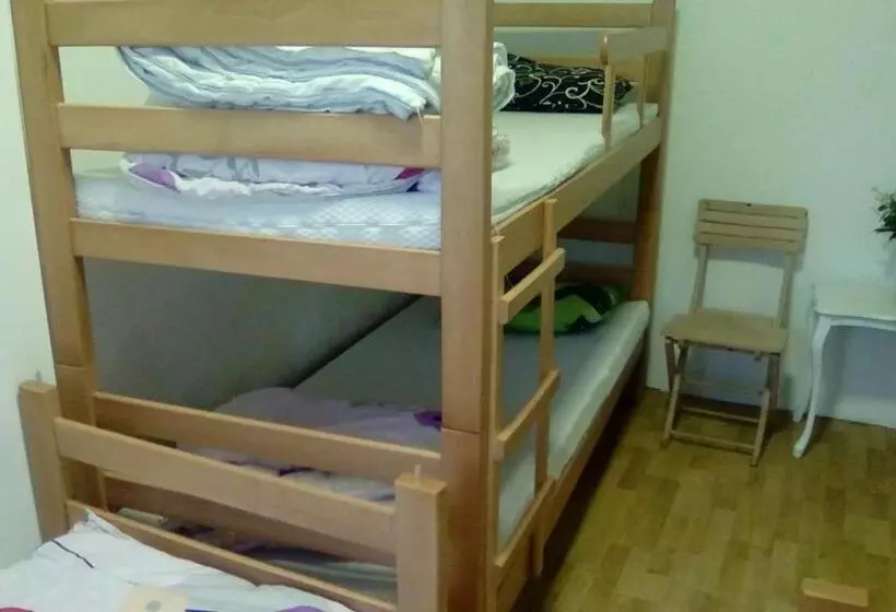 Hostel Jellostone