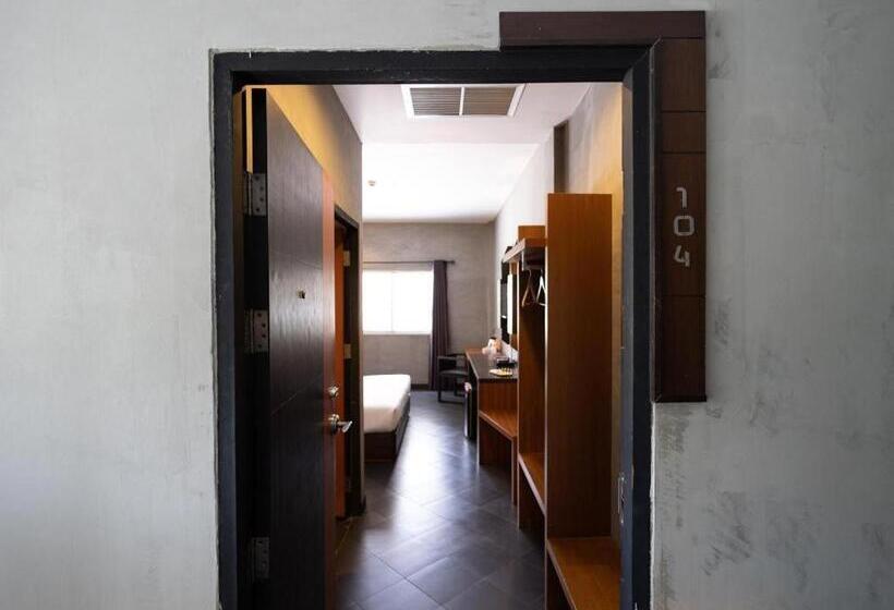 Отель B2 Airport Boutique & Budget