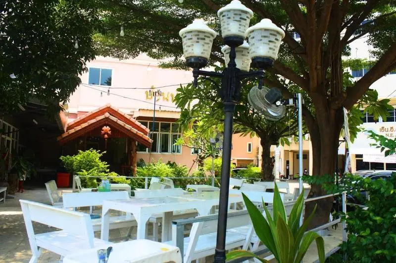 هتل Ban Bua Resort And
