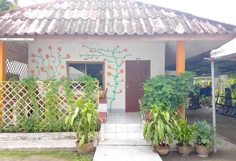 هتل Deng S Kamala Beach Guesthouse