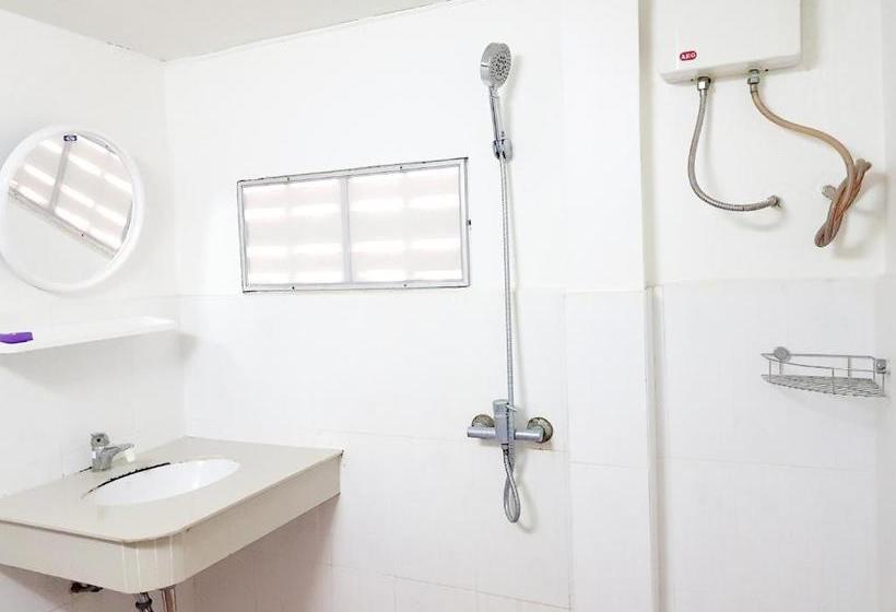 فندق Deng S Kamala Beach Guesthouse