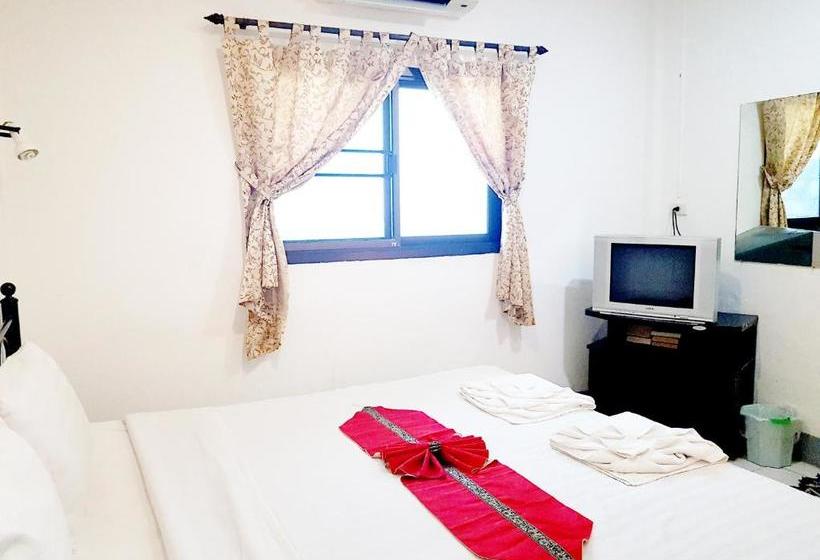 فندق Deng S Kamala Beach Guesthouse