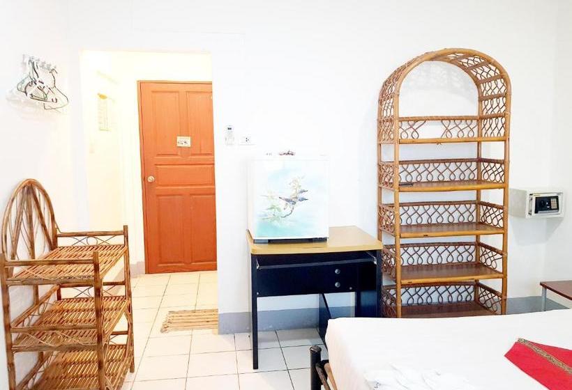 فندق Deng S Kamala Beach Guesthouse