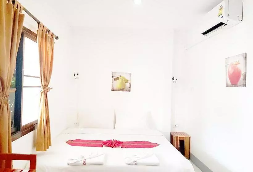 هتل Deng S Kamala Beach Guesthouse