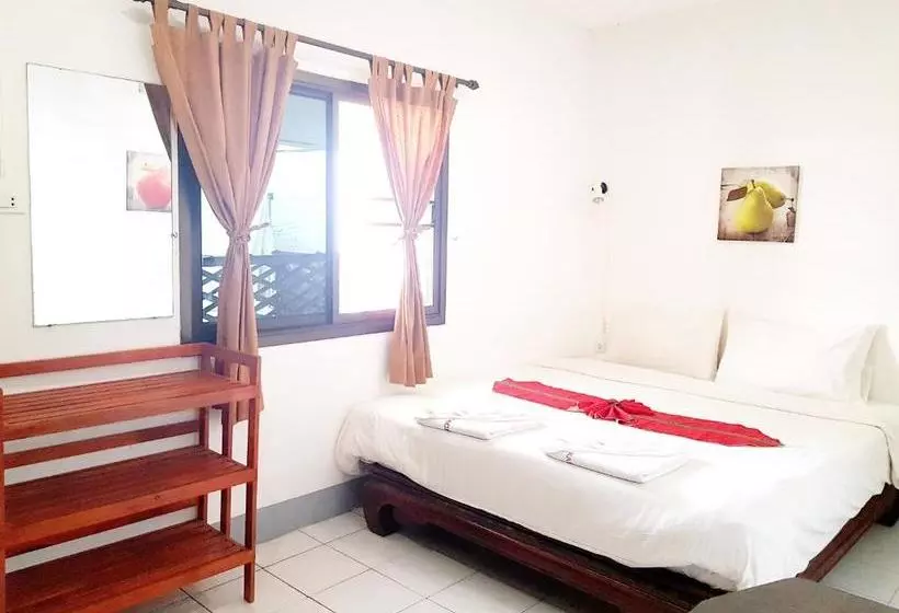 هتل Deng S Kamala Beach Guesthouse