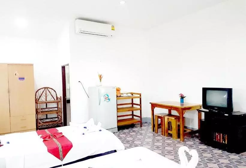 هتل Deng S Kamala Beach Guesthouse
