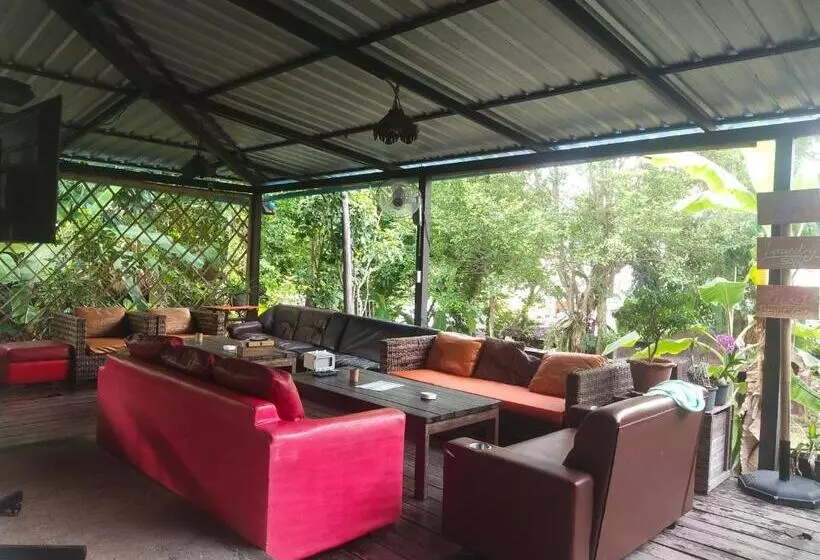 Moov Inn Garden Hostel
