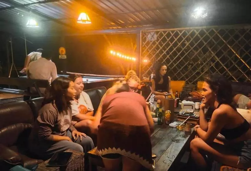 Moov Inn Garden Hostel