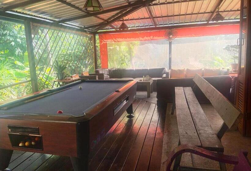 Moov Inn Garden Hostel