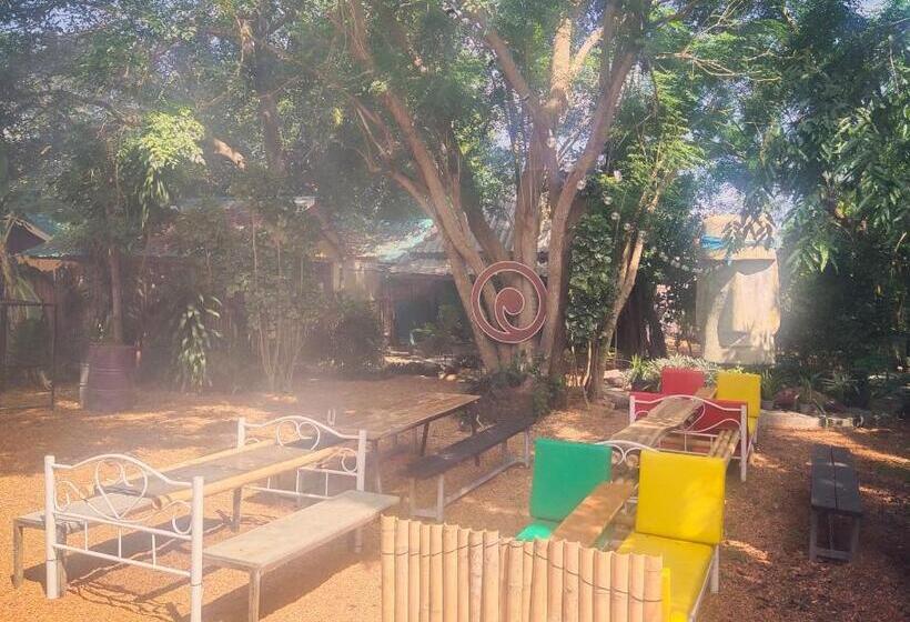 Moov Inn Garden Hostel