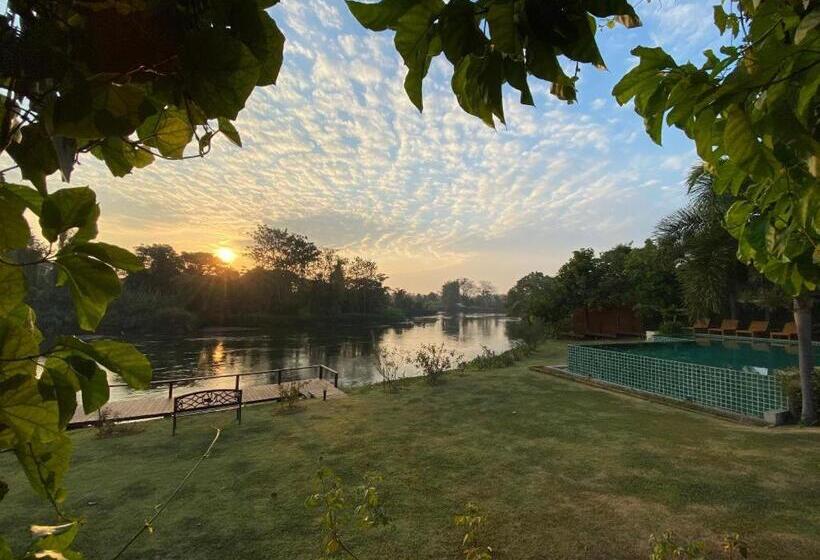 استراحتگاه Ruen Maihom Riverside Cottage