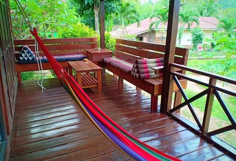 Suntisook Resort