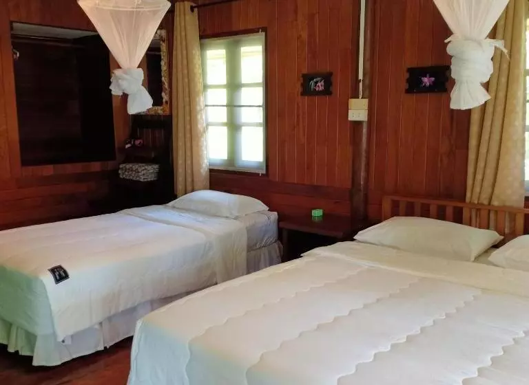 Suntisook Resort