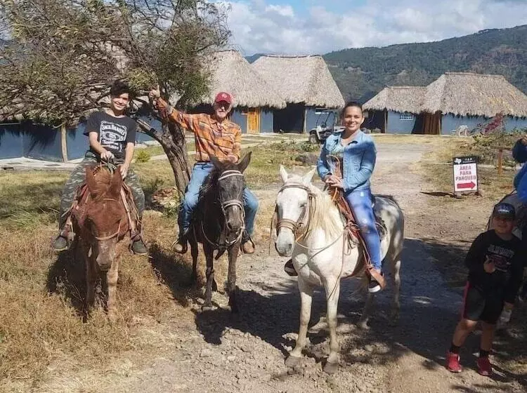 هتل H & R Ranch Resort