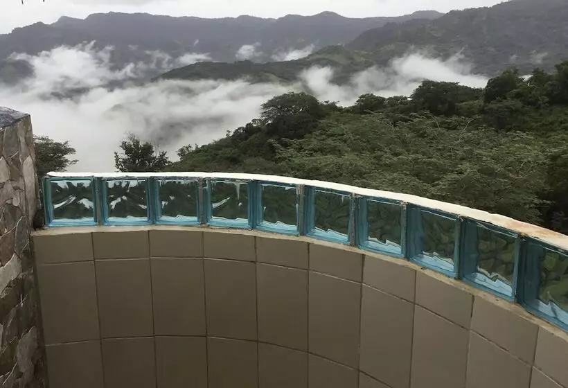 هتل H & R Ranch Resort