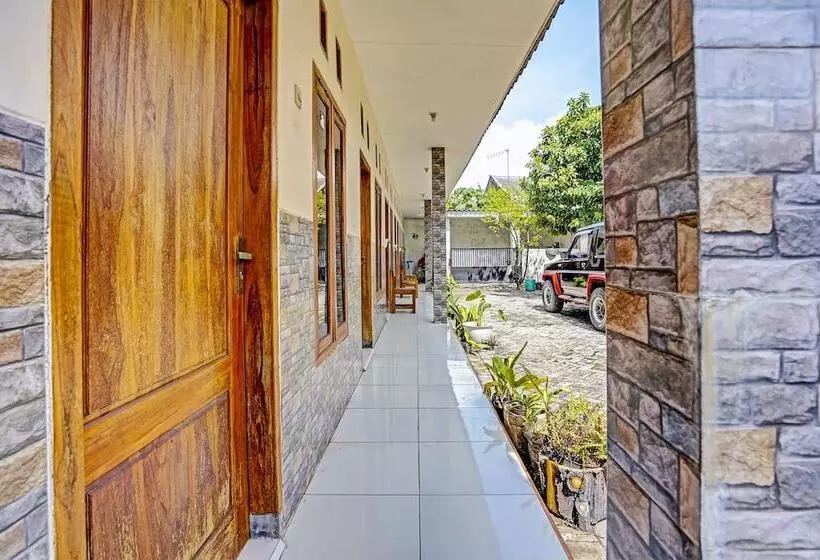 Hotelli Spot On 91824 Rumah Kaloka Syariah