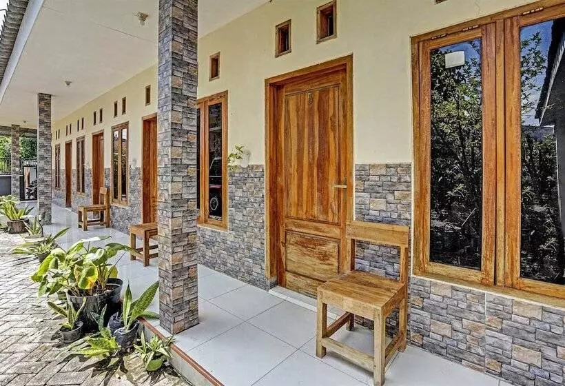 Hotelli Spot On 91824 Rumah Kaloka Syariah