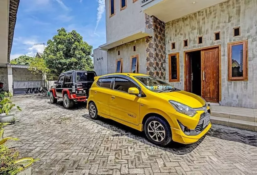 Hotelli Spot On 91824 Rumah Kaloka Syariah