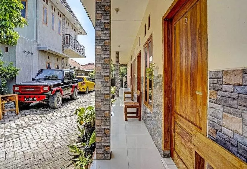 Hotelli Spot On 91824 Rumah Kaloka Syariah