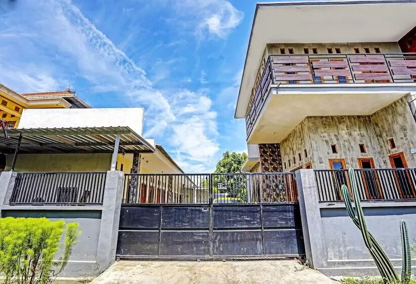 Hotelli Spot On 91824 Rumah Kaloka Syariah