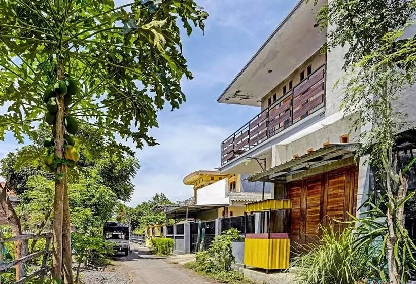Hotelli Spot On 91824 Rumah Kaloka Syariah